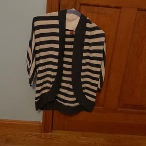 White and navy blue stripped 3/4 sleeve sweater